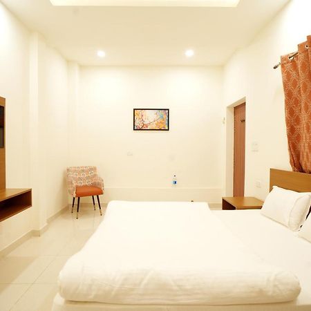 Apoorva Guest House Ayodhya Zewnętrze zdjęcie