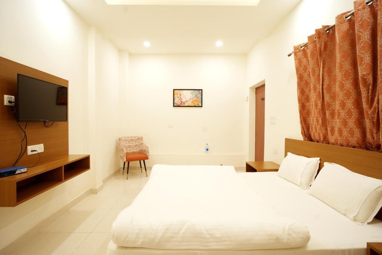 Apoorva Guest House Ayodhya Zewnętrze zdjęcie