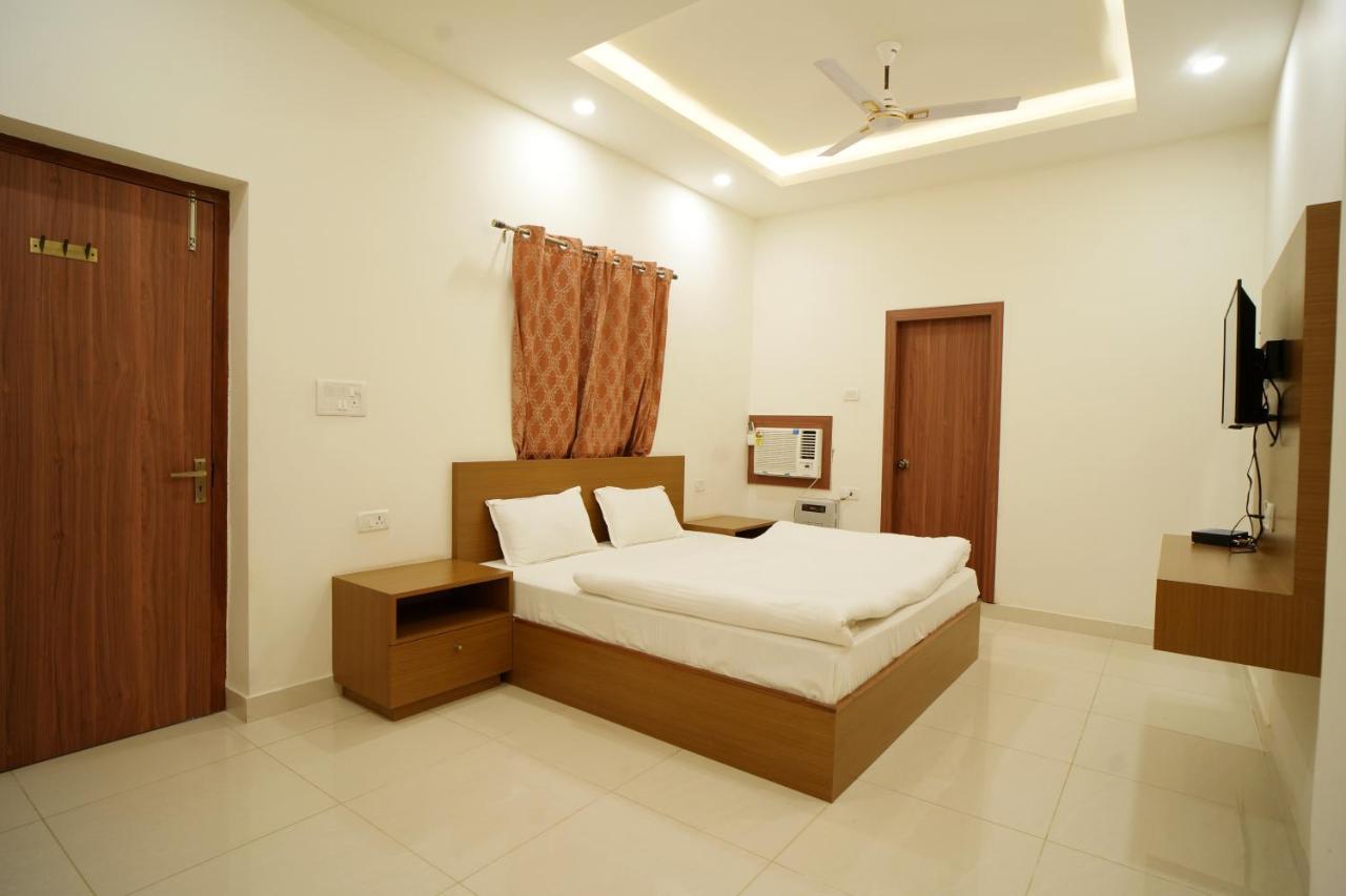 Apoorva Guest House Ayodhya Zewnętrze zdjęcie